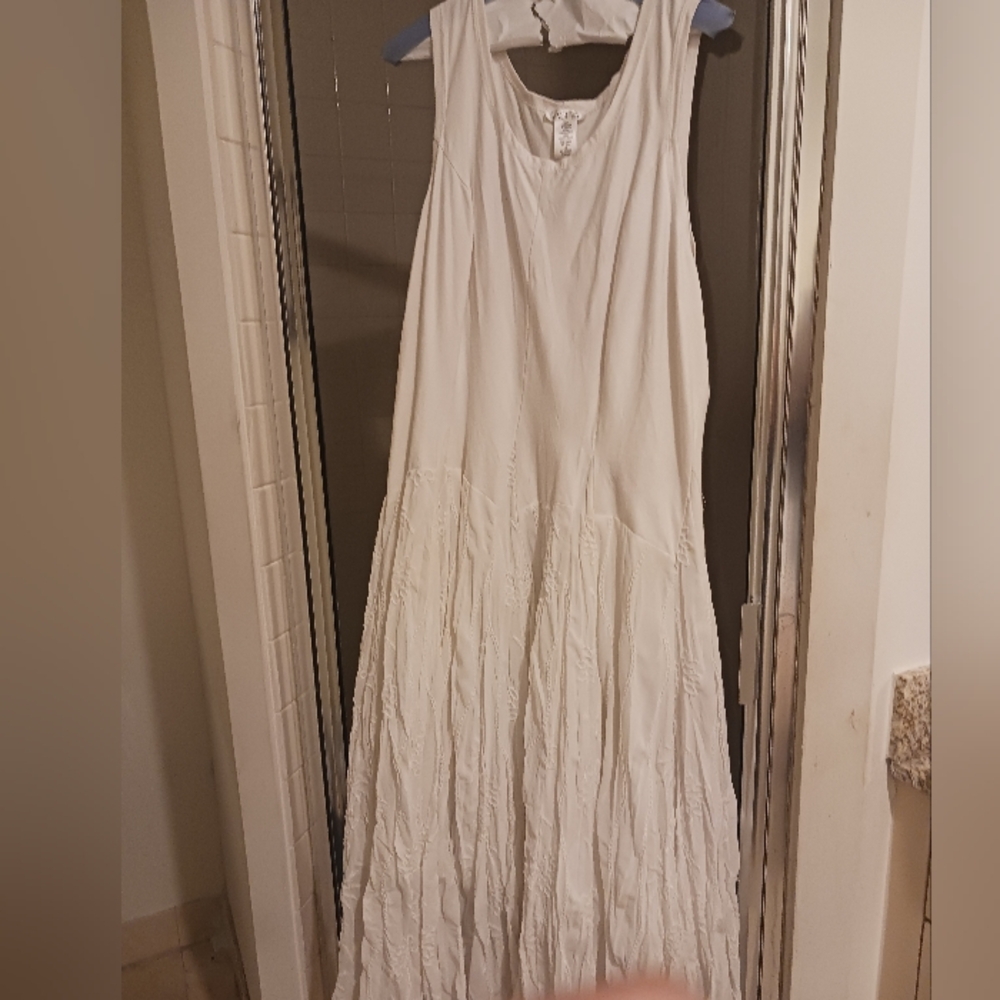 Vasna White maxi dress in size 1X